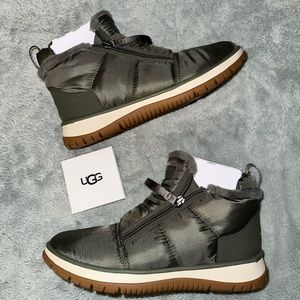 UGG Lakesider size 9 NIB